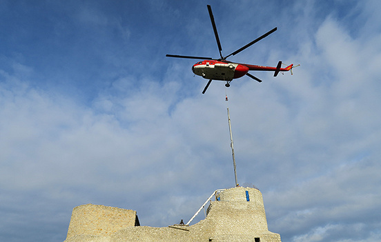 Helikopter nad Zamkiem w Rabsztynie