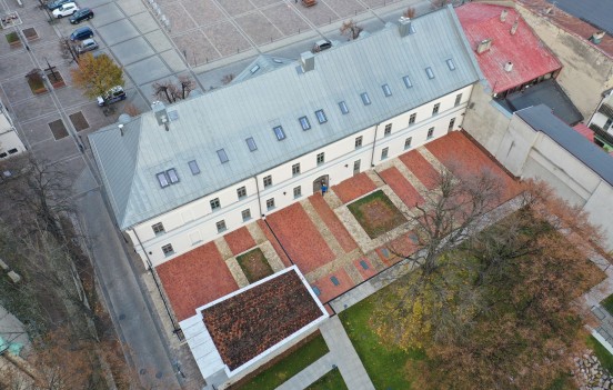 Kwartał Królewski w Olkuszu - pawilon z dachem zielonym