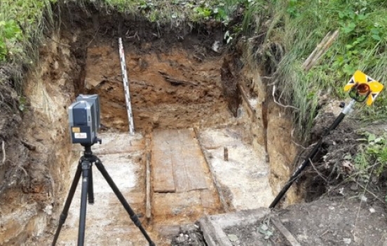 dokumentacja stanowiska archeologicznego początkowego odcinka odkrytych szyn