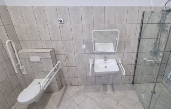 toalety przystosowane do potrzeb niepełnosprawnych