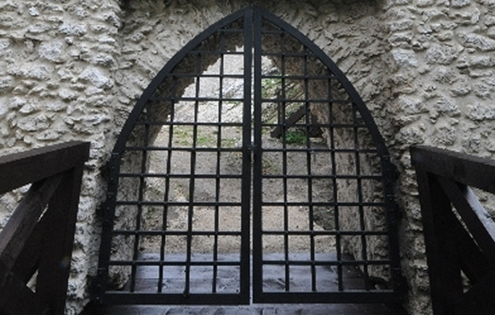 Zamek Smoleń - jedno z trzech nowych wejść