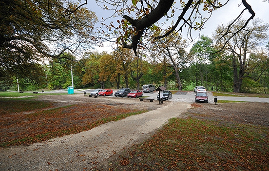 Zamek Smoleń - parking