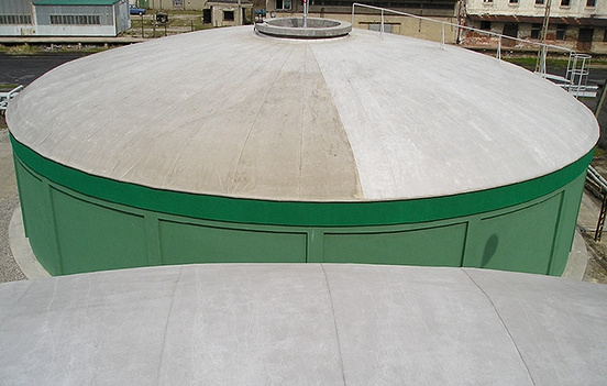 Dach zbiornika pokryty PVC