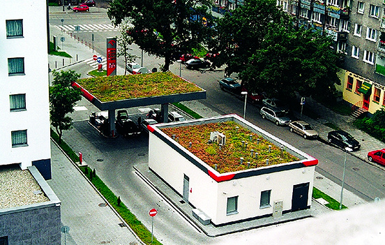 Dach zielony nad stacją Orlen - Kraków