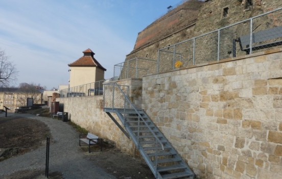 mur po renowacji